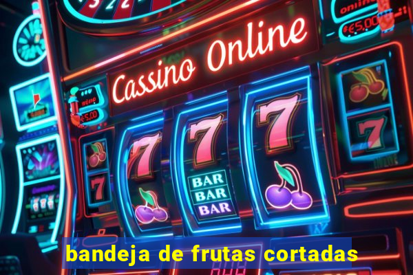 bandeja de frutas cortadas